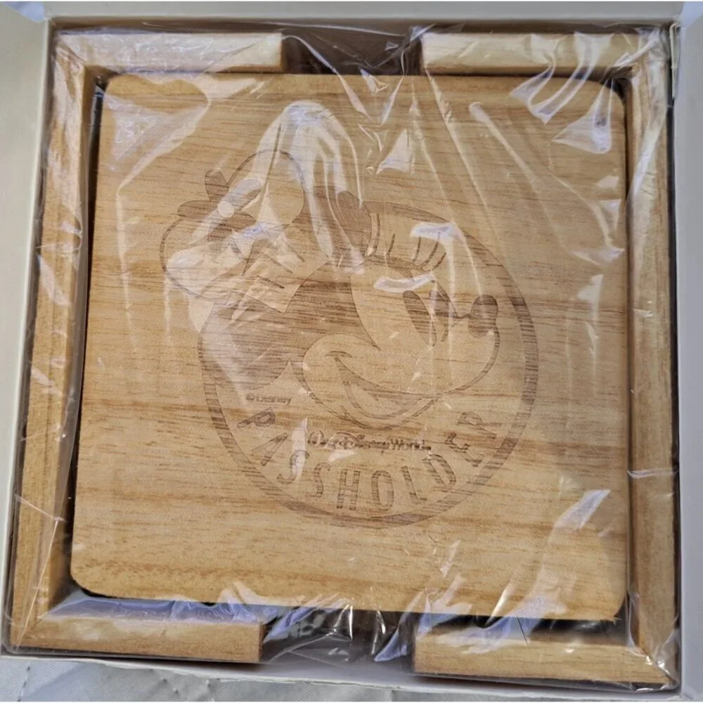 Walt Disney World Passholder Wooden Coaster Set Of 4 Minnie Mouse New In Box